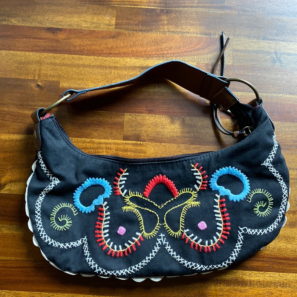 Embroidered shoulder bag